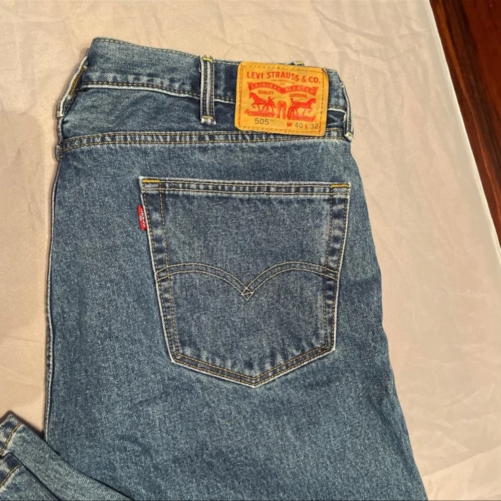 Levi’s Men’s 505 Relaxed Fit Jeans.  Size 40x32
